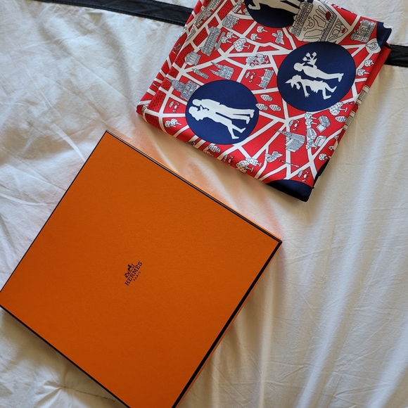 Silk Hermes Scarf- Les Nouveau Amoureux de Paris - Picture 8 of 9